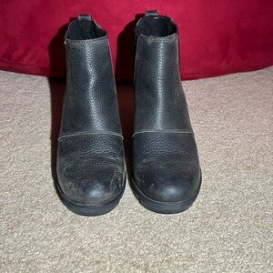Woman’s Sorel wedge boots size 8